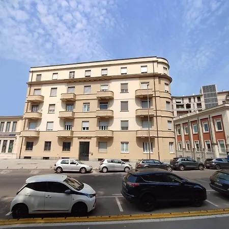 Casa Dante * パヴィーア